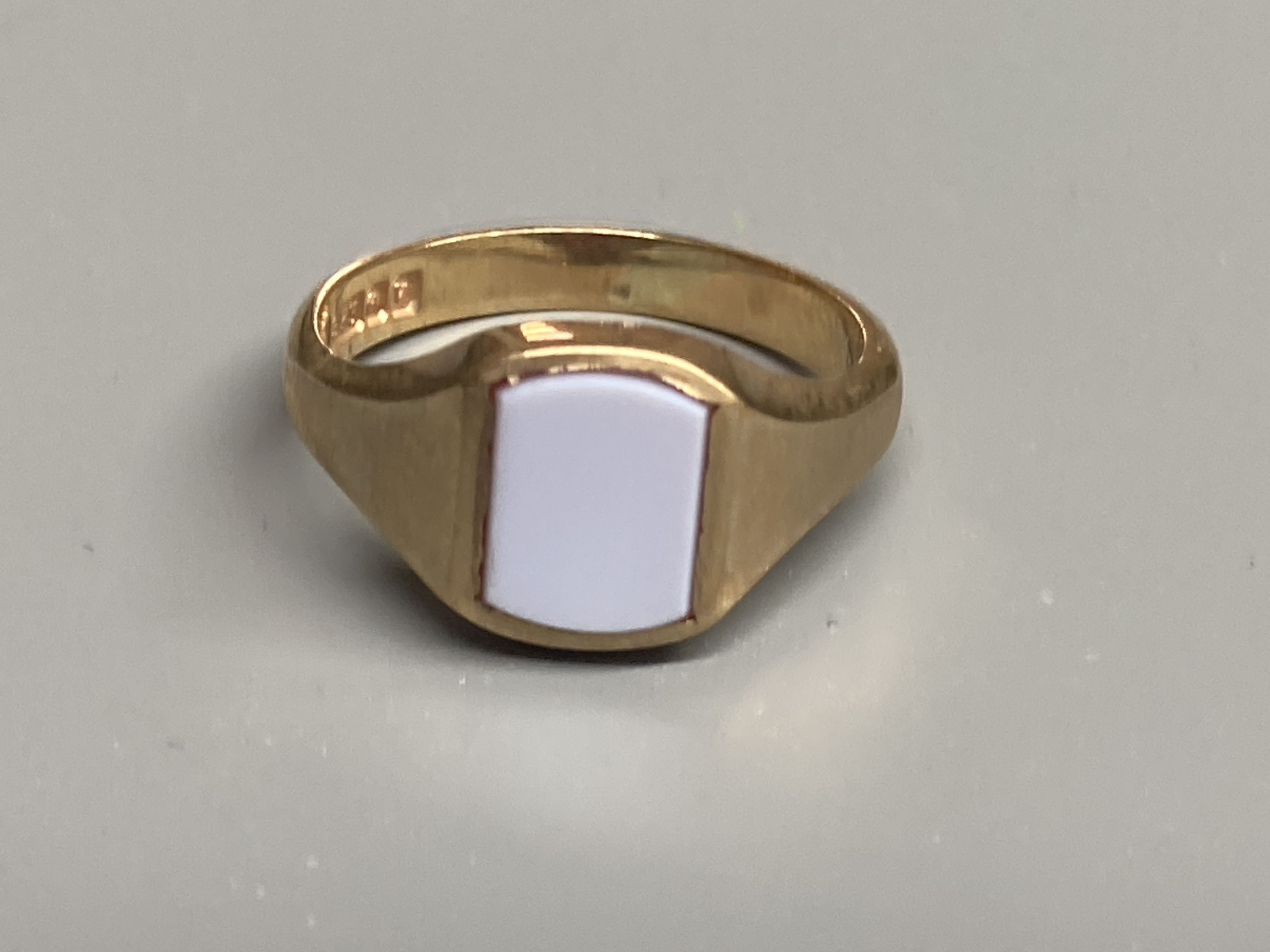 Three assorted modern 9ct gold and gem set rings, chrysophase, garnet and sardonyx, sizes M, M/N & O